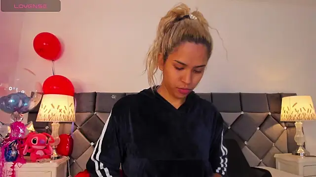 Snapshot of _Giorgiina_ chatting on 02-14-26, 12:27 Giorgiina online show from 02-14-26, 12:27