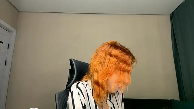 Snapshot of LuxuryRita chatting on 02-09-26, 01:42 LuxuryRita online show from 02-09-26, 01:42