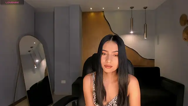 LucieMartin online show from 05-04-26, 07:39