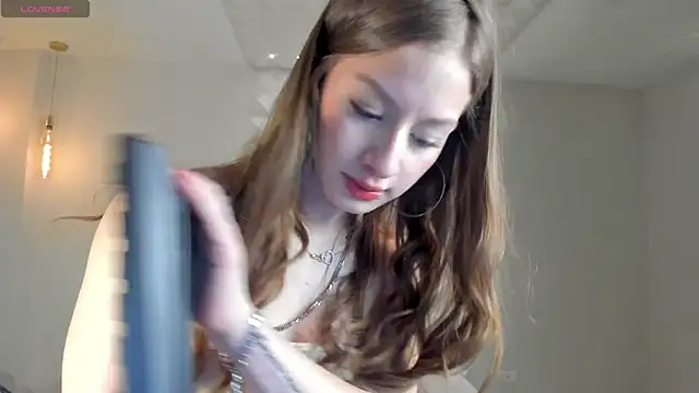 IsabellaMorettiX online show from 07-22-26, 04:03