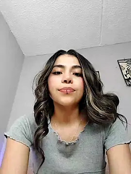 loveegirll1 online show from 02-02-26, 05:28