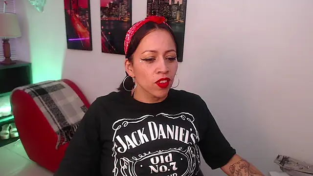 Snapshot of Milfangel1 chatting on 02-05-26, 07:10 Milfangel1 online show from 02-05-26, 07:10