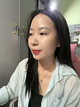 Snapshot of Linne6789 chatting on 05-10-26, 03:32 Linne6789 online show from 05-10-26, 03:32