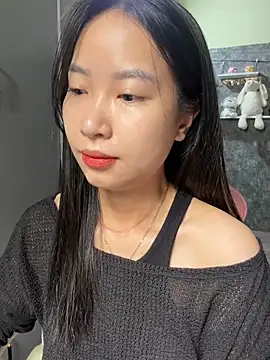 Snapshot of Linne6789 chatting on 05-18-26, 04:40 Linne6789 online show from 05-18-26, 04:40