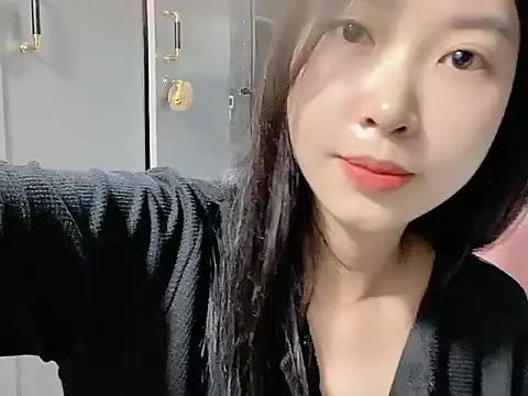 Snapshot of Linne6789 chatting on 04-21-26, 07:59 Linne6789 online show from 04-21-26, 07:59