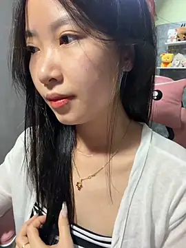 Snapshot of Linne6789 chatting on 05-16-26, 03:44 Linne6789 online show from 05-16-26, 03:44