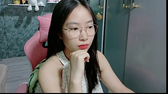 Snapshot of Linne6789 chatting on 06-05-26, 06:52 Linne6789 online show from 06-05-26, 06:52