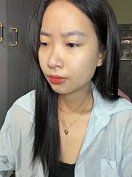 Snapshot of Linne6789 chatting on 05-05-26, 03:31 Linne6789 online show from 05-05-26, 03:31