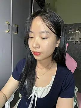 Snapshot of Linne6789 chatting on 05-06-26, 04:55 Linne6789 online show from 05-06-26, 04:55