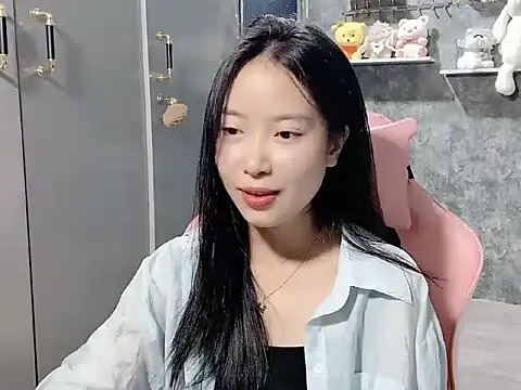 Snapshot of Linne6789 chatting on 04-25-26, 02:36 Linne6789 online show from 04-25-26, 02:36