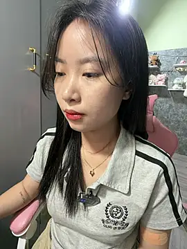 Snapshot of Linne6789 chatting on 05-06-26, 04:49 Linne6789 online show from 05-06-26, 04:49