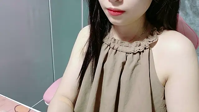 Snapshot of Linne6789 chatting on 06-12-26, 03:32 Linne6789 online show from 06-12-26, 03:32