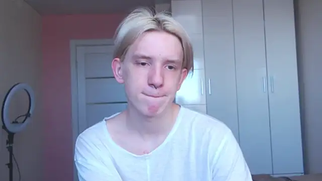 Snapshot of Ron_Vilss chatting on 02-16-26, 06:56 Ron Vilss online show from 02-16-26, 06:56