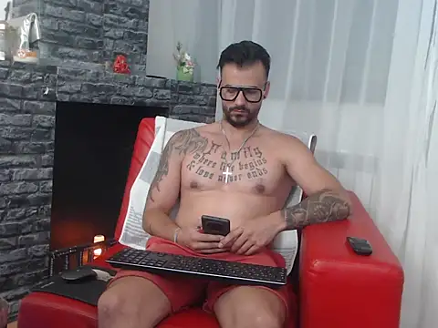 Snapshot of RyanxCole chatting on 06-16-26, 01:33 RyanxCole online show from 06-16-26, 01:33