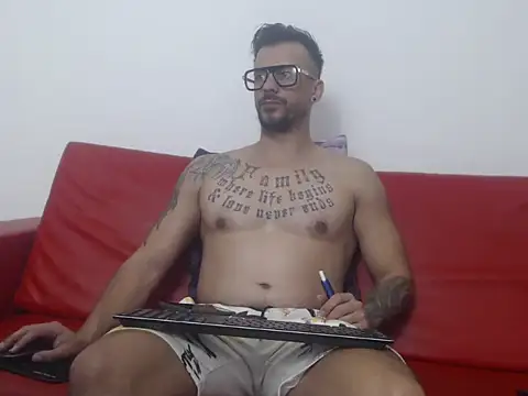 Snapshot of RyanxCole chatting on 04-22-26, 10:11 RyanxCole online show from 04-22-26, 10:11
