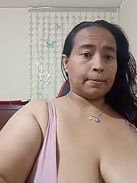 Snapshot of BustySexy_Nataly chatting on 05-15-26, 06:33 BustySexy Nataly online show from 05-15-26, 06:33