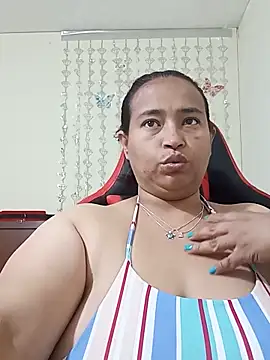 Snapshot of BustySexy_Nataly chatting on 05-25-26, 06:45 BustySexy Nataly online show from 05-25-26, 06:45