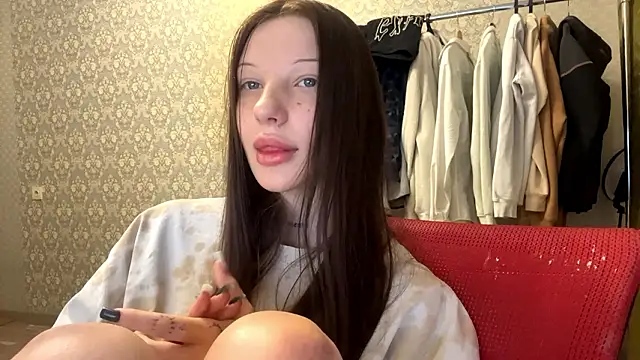 LumPetal online show from 02-10-26, 04:11