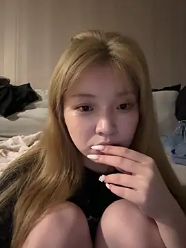 Snapshot of Rabbit-15 chatting on 05-18-26, 01:05 Rabbit-15 online show from 05-18-26, 01:05