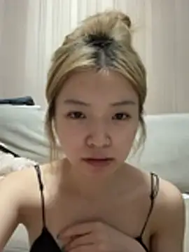 Snapshot of Rabbit-15 chatting on 06-24-26, 01:10 Rabbit-15 online show from 06-24-26, 01:10