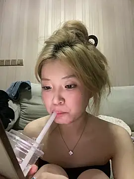 Snapshot of Rabbit-15 chatting on 06-16-26, 12:27 Rabbit-15 online show from 06-16-26, 12:27