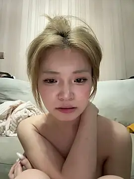Snapshot of Rabbit-15 chatting on 05-28-26, 01:39 Rabbit-15 online show from 05-28-26, 01:39