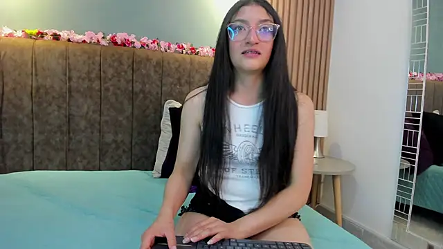 Snapshot of HannaWen_ chatting on 04-24-26, 07:49 HannaWen online show from 04-24-26, 07:49