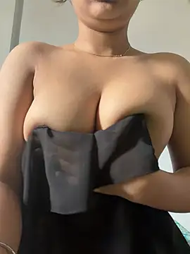 Snapshot of Divya-03 chatting on 07-09-26, 06:03 Divya-03 online show from 07-09-26, 06:03