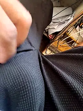 hot---boy1 online show from 02-18-26, 05:49