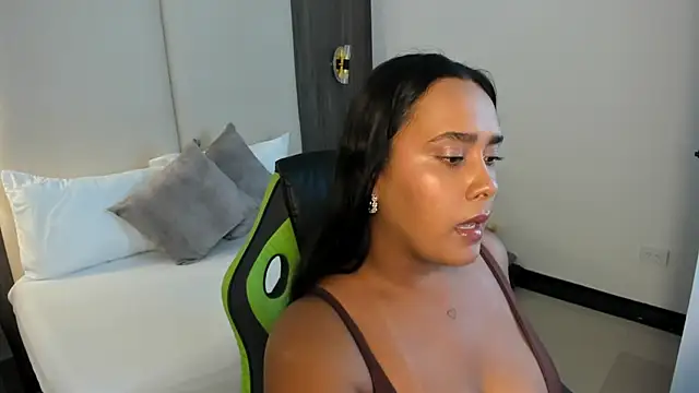 sophia solerr online show from 04-14-26, 02:16