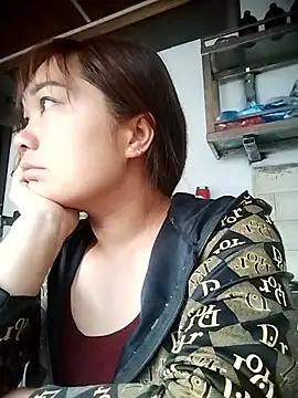 Snapshot of cute-hiphop chatting on 05-17-26, 11:38 cute-hiphop online show from 05-17-26, 11:38