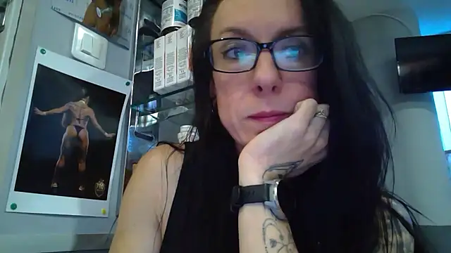 Snapshot of FITGIRL-MAEVA chatting on 02-11-26, 05:02 FITGIRL-MAEVA online show from 02-11-26, 05:02