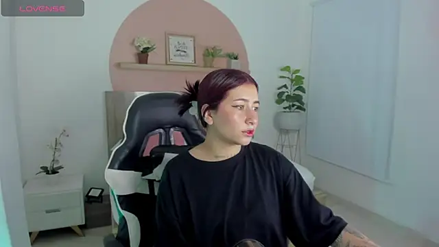 charlottee27  online show from 02-27-26, 07:24