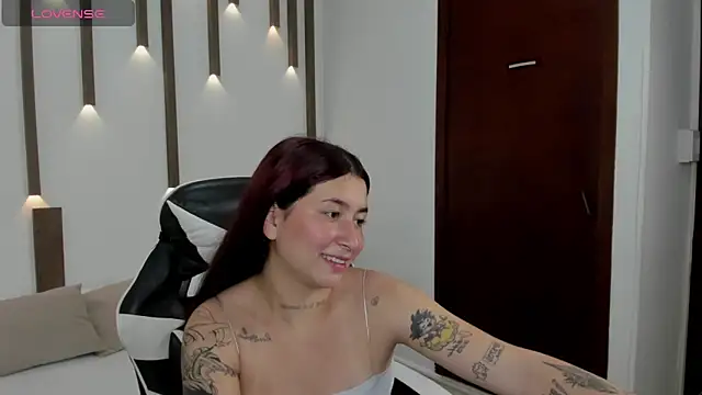 charlottee27  online show from 04-09-26, 02:13