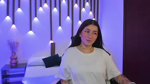 charlottee27  online show from 04-15-26, 02:28