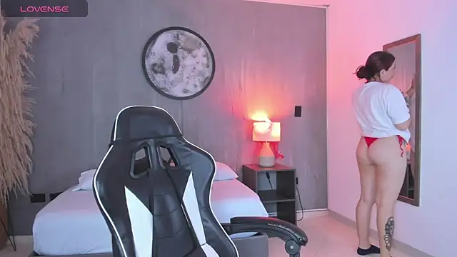 charlottee27  online show from 02-15-26, 02:01