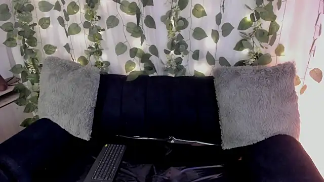 chloe petite2 online show from 04-30-26, 12:01