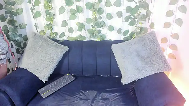 chloe petite2 online show from 04-13-26, 12:09