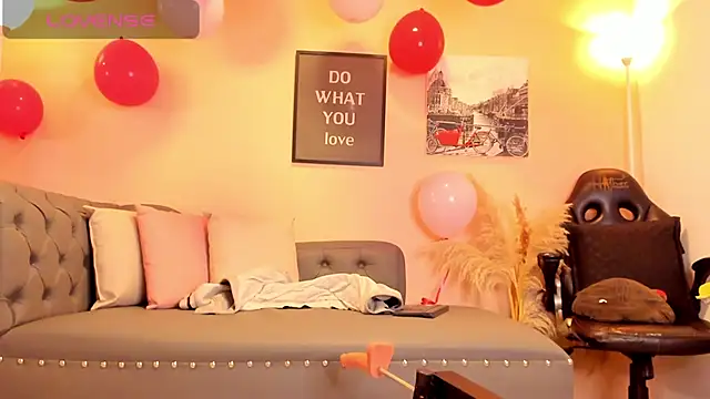 Snapshot of victoriazans chatting on 02-10-26, 04:11 victoriazans online show from 02-10-26, 04:11