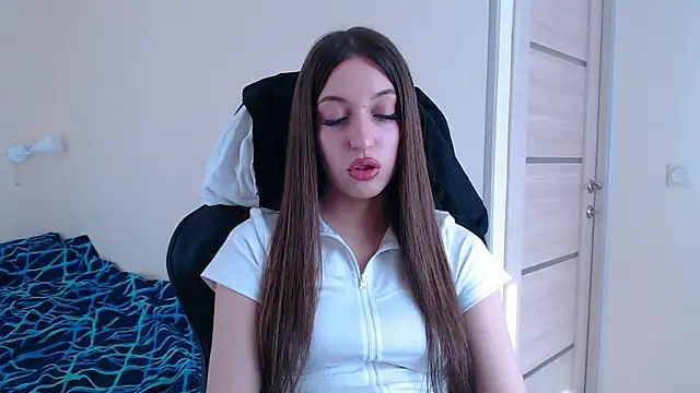 Snapshot of CutieWorm chatting on 02-23-26, 11:11 CutieWorm online show from 02-23-26, 11:11