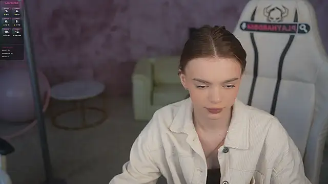 Snapshot of Zlata_Sky chatting on 05-18-26, 06:56 Zlata Sky online show from 05-18-26, 06:56