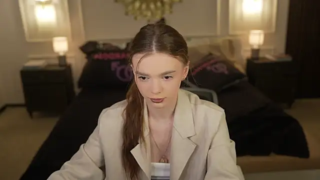Snapshot of Zlata_Sky chatting on 06-11-26, 02:47 Zlata Sky online show from 06-11-26, 02:47