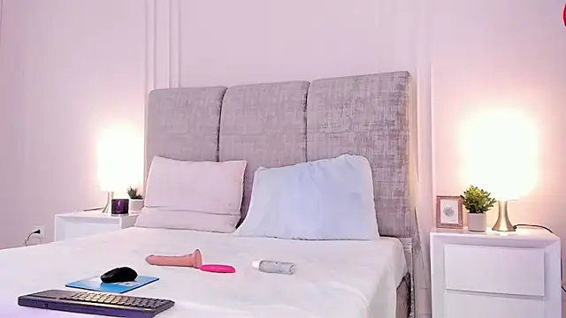 PenelopeSaenz  online show from 03-31-26, 05:48