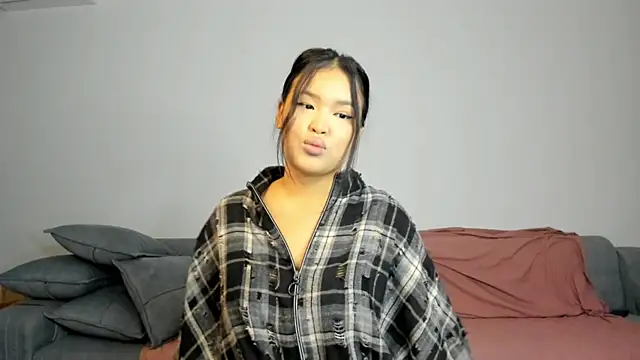 luna yum online show from 02-08-26, 02:15