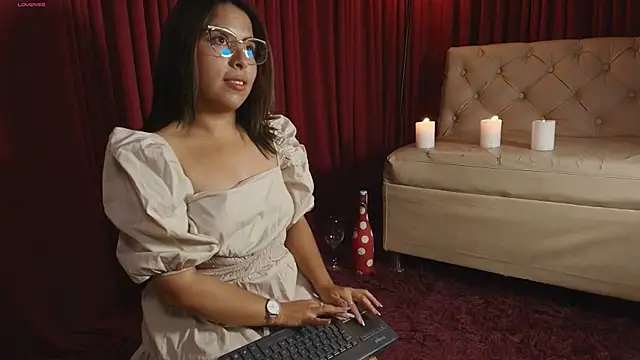 Sharlotte  1 online show from 06-03-26, 11:44