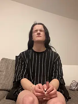 Snapshot of LeonieClaire chatting on 02-28-26, 05:12 LeonieClaire online show from 02-28-26, 05:12