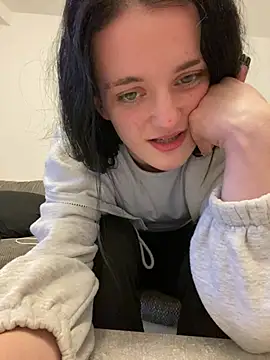 Snapshot of LeonieClaire chatting on 02-17-26, 04:26 LeonieClaire online show from 02-17-26, 04:26