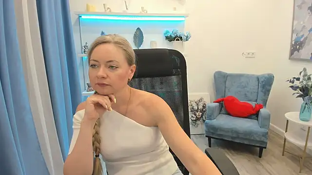 CharlotteKerti online show from 05-27-26, 12:01