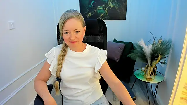 CharlotteKerti online show from 05-25-26, 05:44