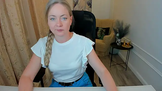 CharlotteKerti online show from 06-08-26, 07:47